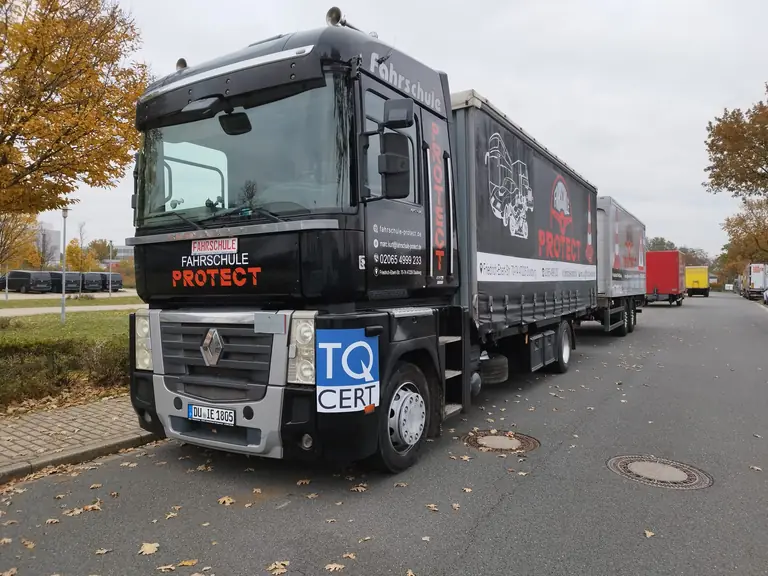 Ausbildungs-LKW Renault Magnum der Fahrschule Protect